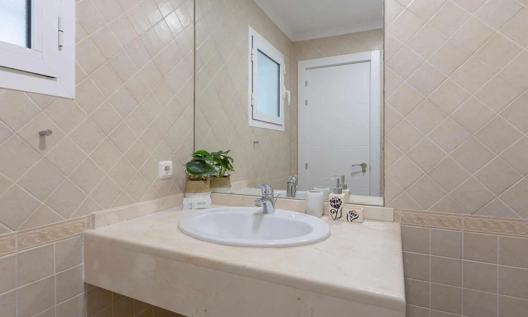 Espectacular Atico Con Impresionantes Vistas Mar Apartment Benahavis Spain