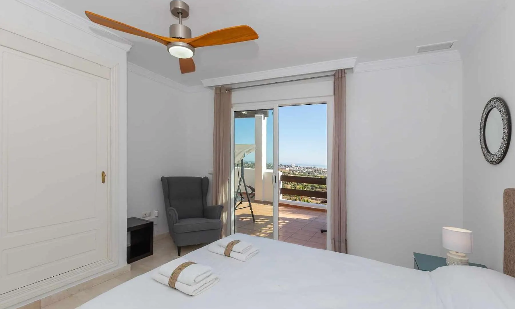 Espectacular Atico Con Impresionantes Vistas Mar Apartment Benahavis
